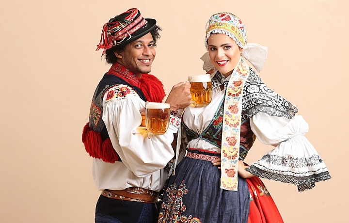 Ornella Koktová a Alex Damazio