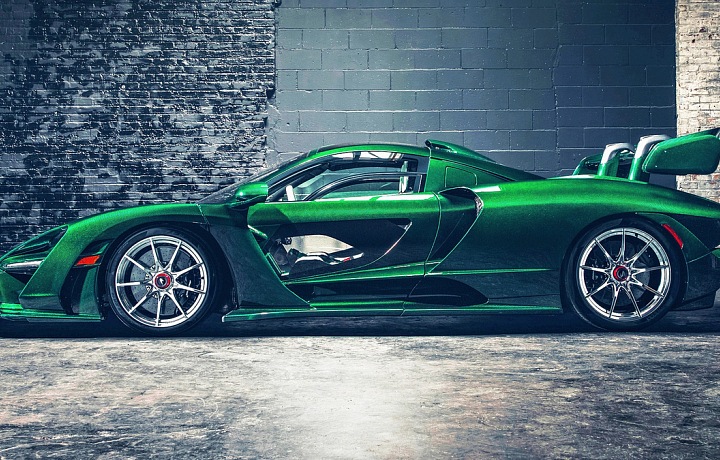 Smaragdové auto McLaren Senna "Fux Green"