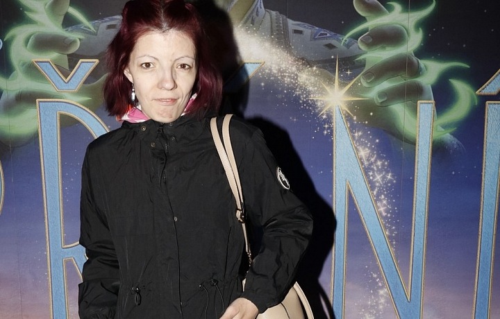 Shopaholic Adel se znovu rozešla s přítelem.