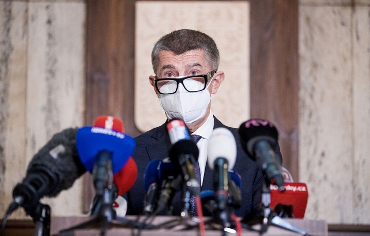 Andrej Babiš na tiskové konferenci. 