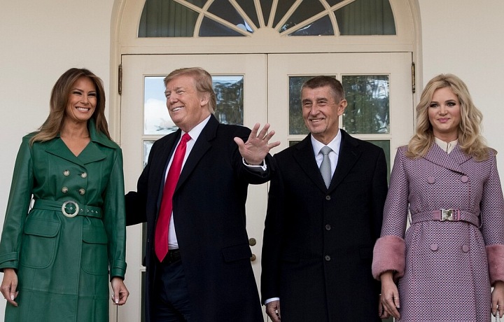 Andrej Babiš s manželkou Monikou a Donald Trump s manželkou Melanií