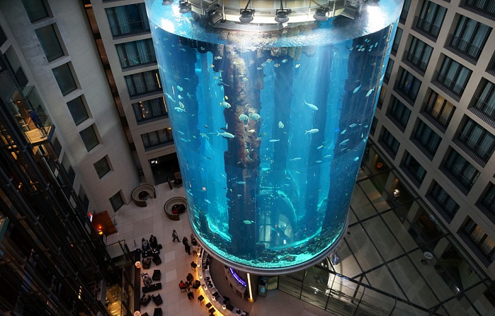 Obří akvárium v Berlíně v hotelu Radisson Blu