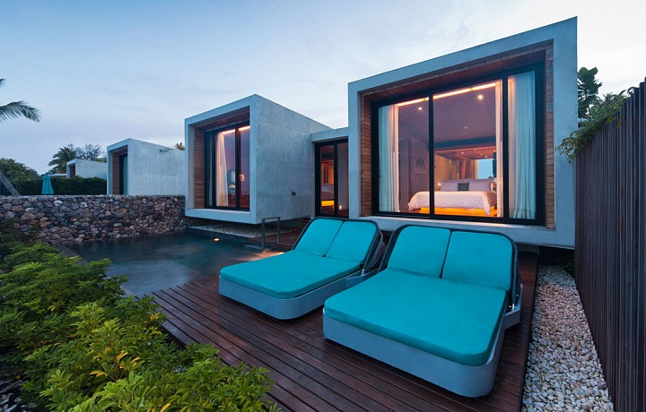 Beachfront Grand Pool Villa