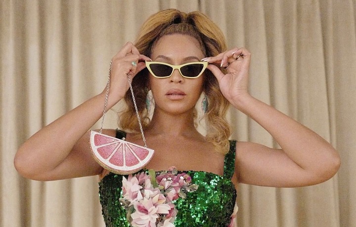 Beyoncé s kabelkou Judith Leiber