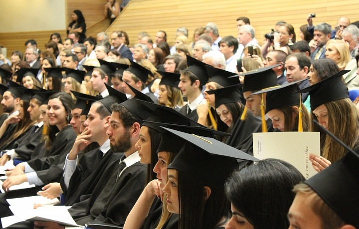 Studenti vysoké školy