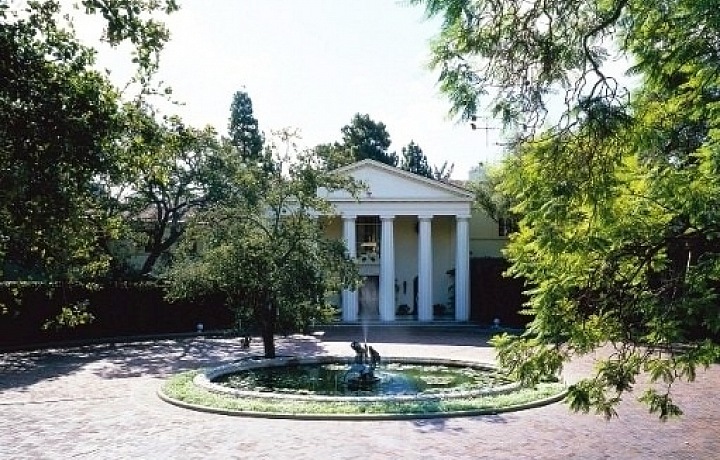 Dům LA, který patří Jeffovi Bezosovi