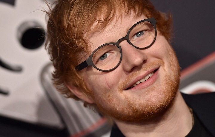 Třicetiletý britský zpěvák Ed Sheeran
