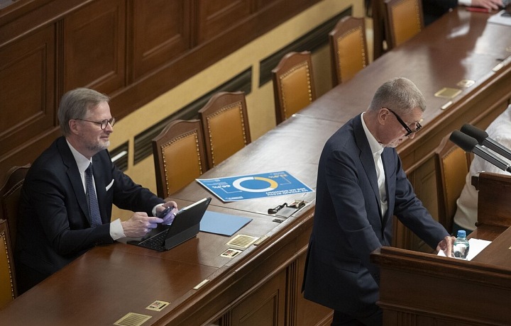 Petr Fiala se debaty zúčastnil, Andrej Babiš nikoliv.