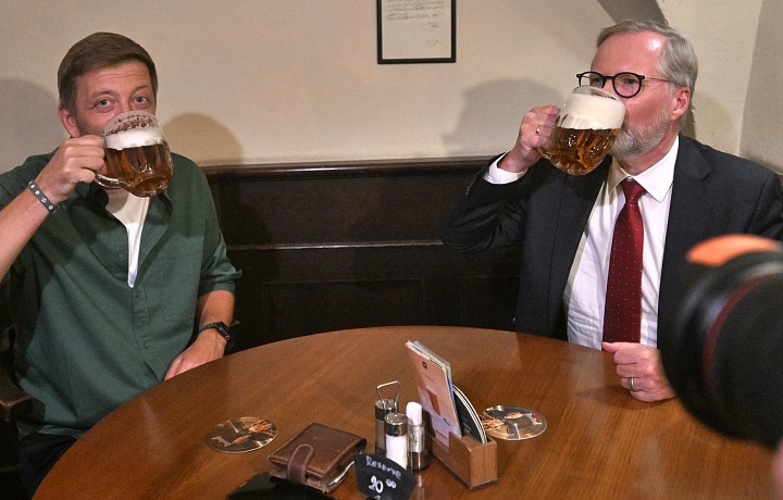 Politici se sešli na Malé Straně