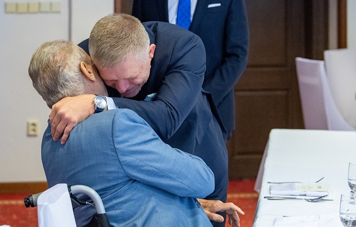Robert Fico na oslavě narozenin Miloše Zemana