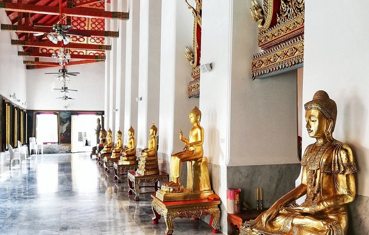 Wat Chana Songkhram Rachawora Mahawiharn