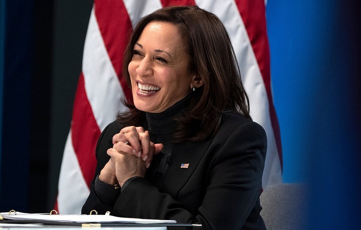 Kamala Harris během videokonference v únoru 2021