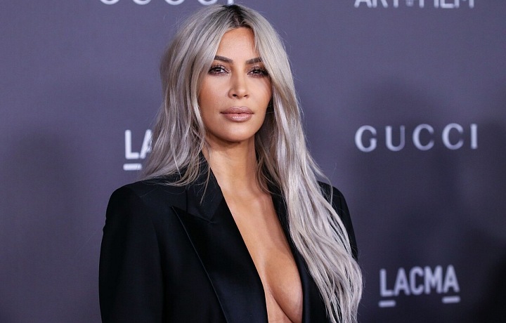 Kim Kardashian s blond vlasy. 