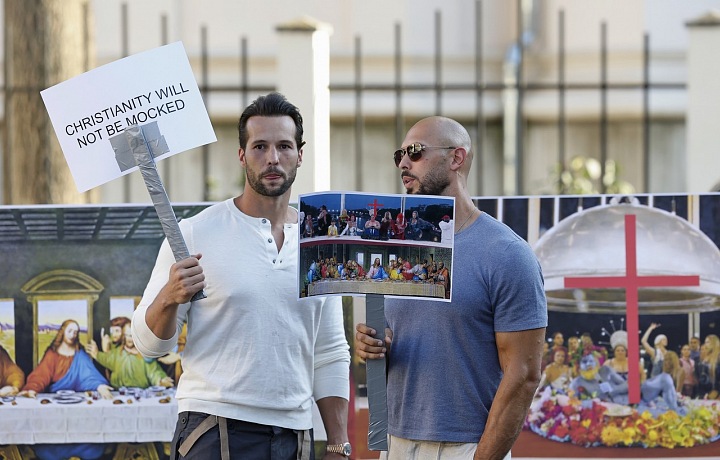 Protest bratrů Tateových proti olympiádě.