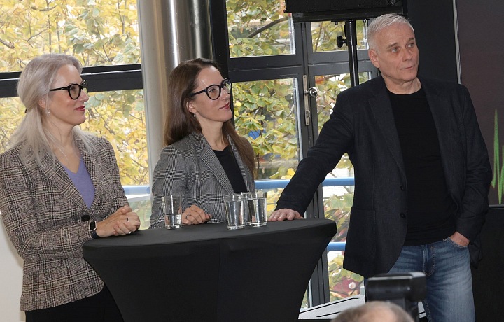 Lukáš Vaculík a sestry Bártů představují seriál Noční operatér.