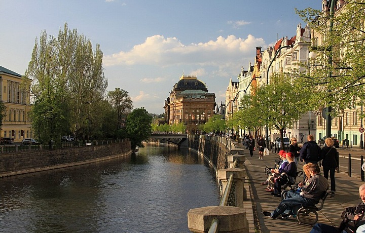 Masarykovo nábřeží v Praze