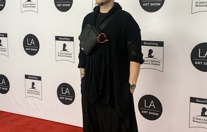 Maxim je v Americe uznávaným umělcem. 