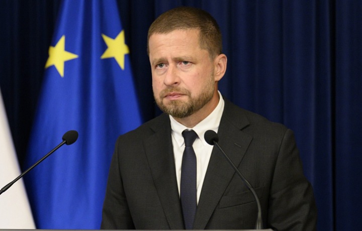 Guvernér centrální banky zůstává ostražitý