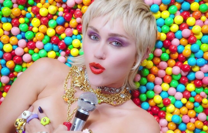 Miley Cyrus v novém albu. 