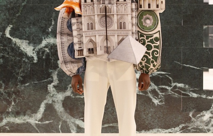 Muž na přehlídce Louis Vuitton FW2021