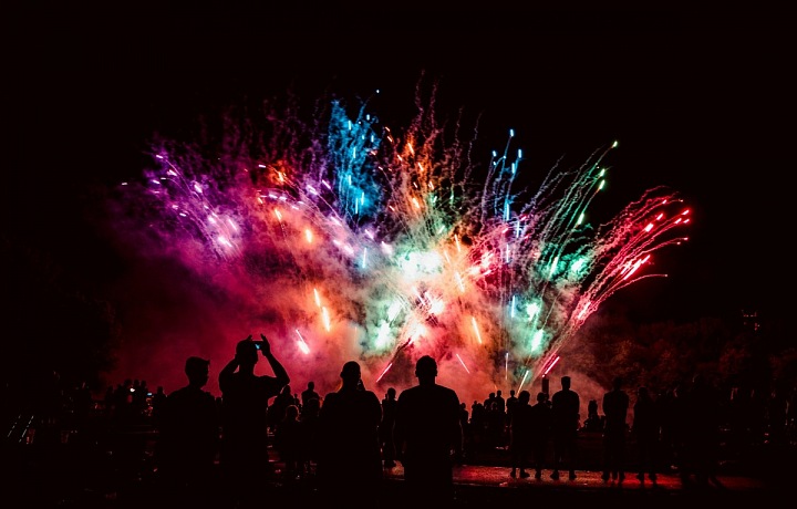 Nový rok bez ohňostroje přivítá letos i Praha.