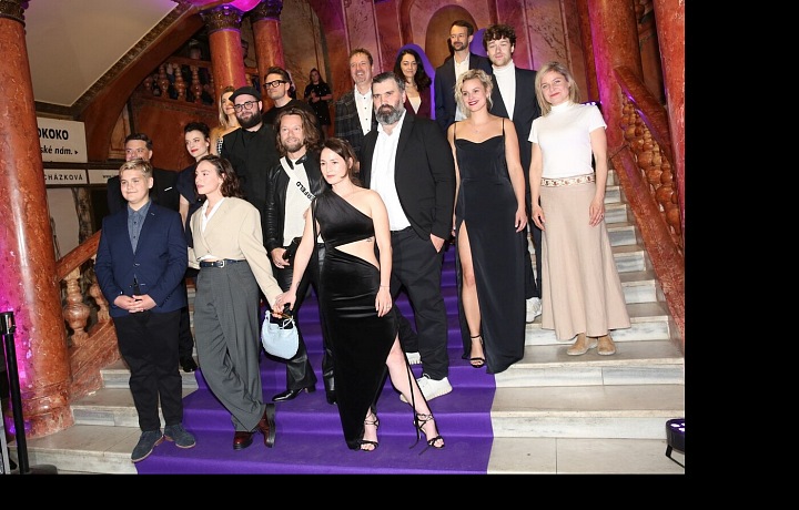 Premiéra závěru minisérie Iveta: Kameníková za kluka, Krajčo v síťce a Fialová jako holka z devadesátek