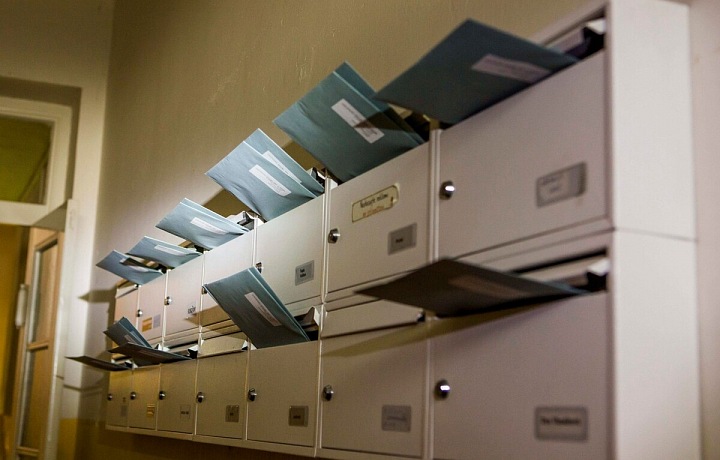 Volební lístky by nejpozději dnes měly dorazit do schránek všech voličů 