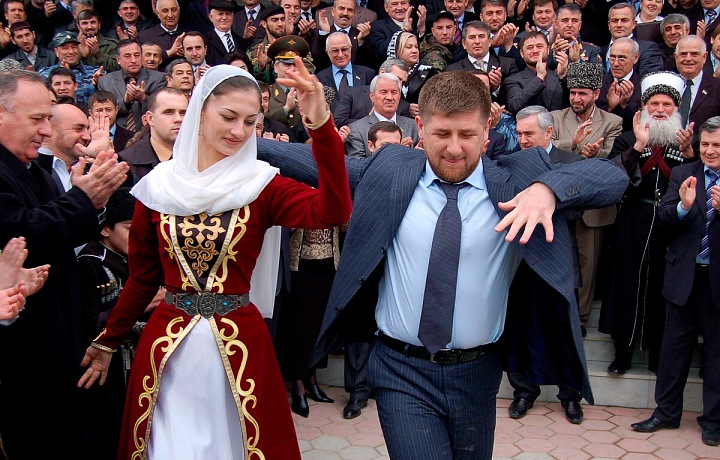 Ramzan Kadyrov tančí na svém jmenování prezidentem
