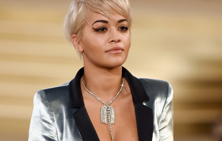 Rita Ora vsadila na krátký sestřih