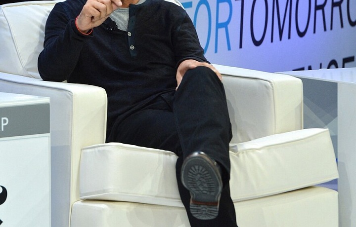 Sabet působil v řadě technologických společností