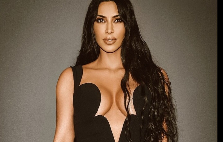 Kim Kardashian sleduje na sociálních sítích více než 300 milionů fanoušků
