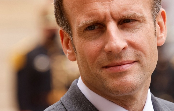 Macron se poohlédne po politickém partnerovi