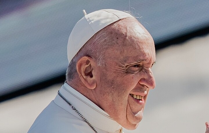Část věřících má starost o papežovo zdraví