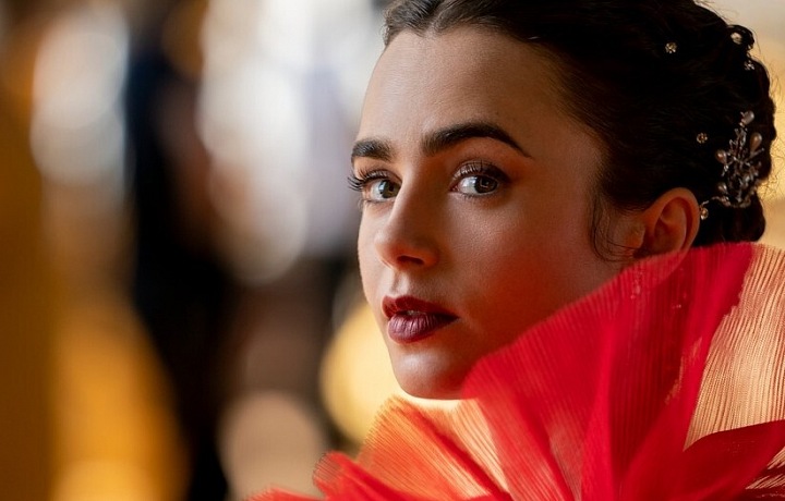 Lilly Collins jako Emily