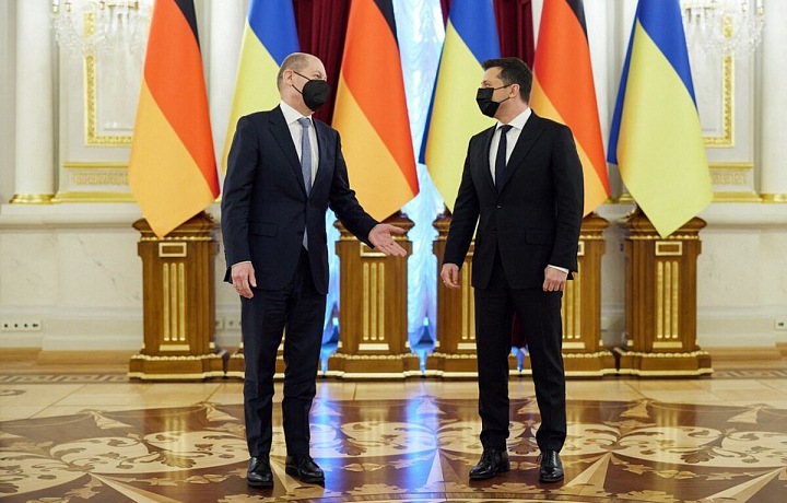 Prezident Zelenskyj vyzývá německého kancléře Olafa Scholze k zapojení do válečného konfliktu. 