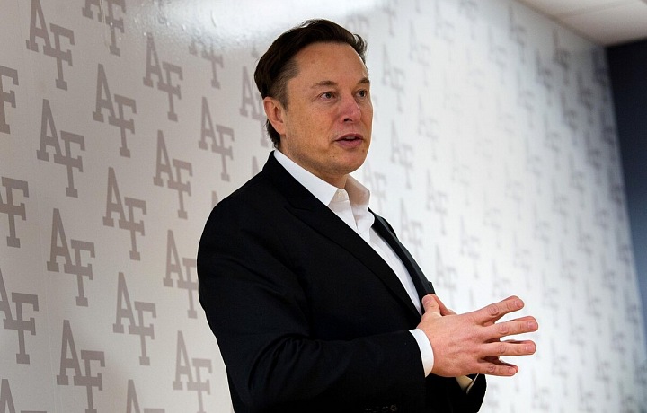 Twitter Muska žaluje