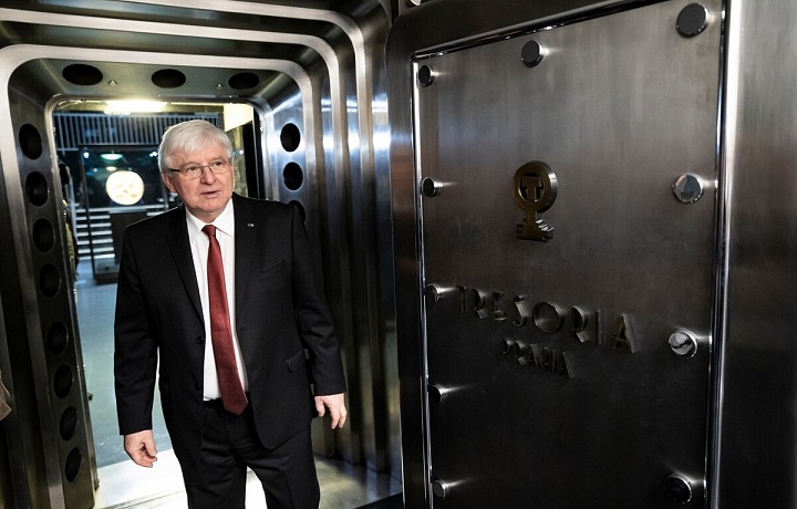 Pokusí se dnes guvernér zvednout sazby až na 7 procent?