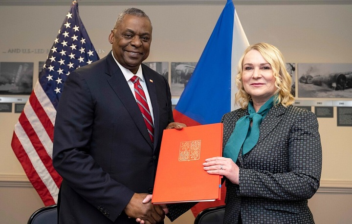 Jana Černochová a  Lloyd J. Austin