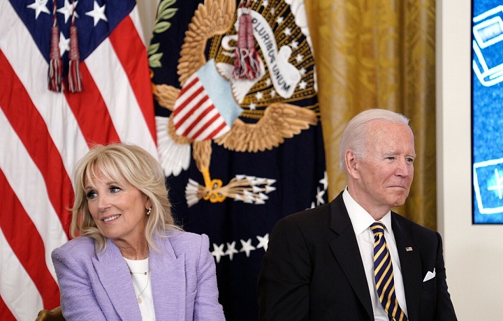 Jill Bidenová po boku svého manžela. 