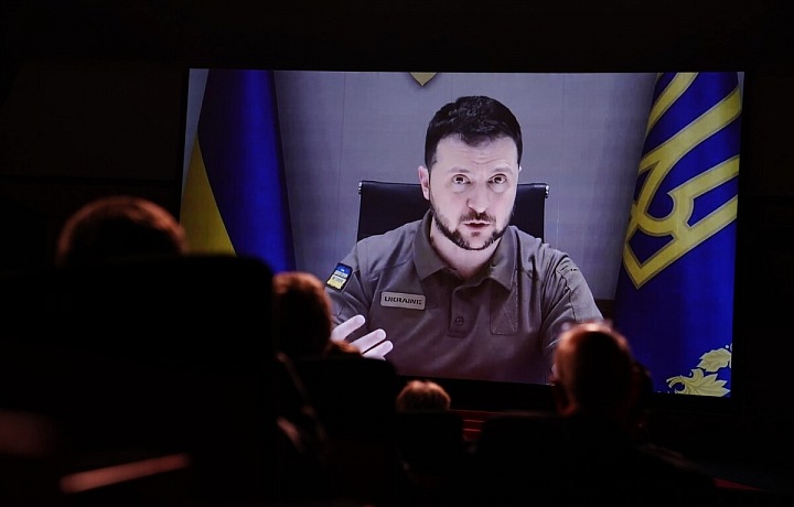 Volodymyr Zelenskyj zahájil festival v Cannes videohovorem.