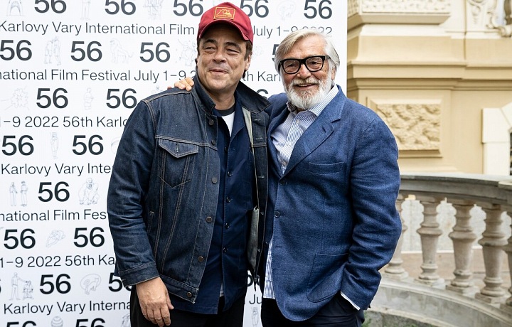 Benicio del Toro s Jiřím Bartoškou v Karlových Varech