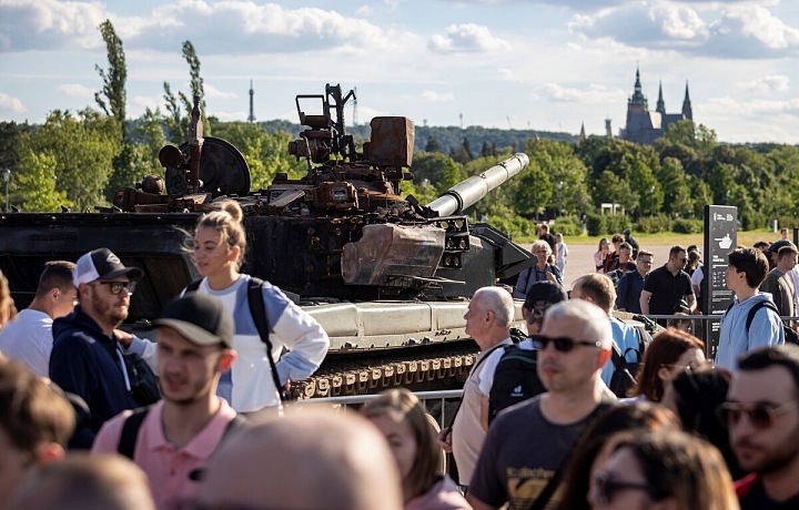 Ruská vojenská technika z bojů na Ukrajině byla viděna i v Praze