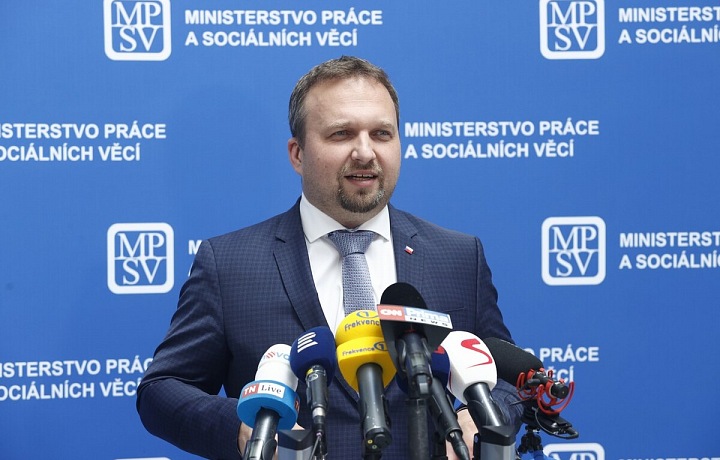 Jurečka představil další navýšení důchodů