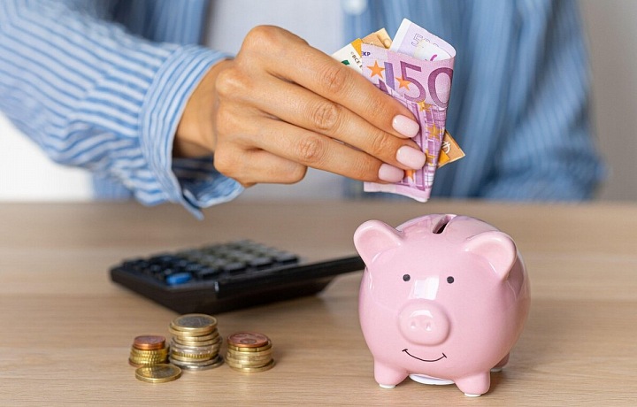 Zboží i služby zdražují, za stejné peníze si toho nyní koupíme méně 