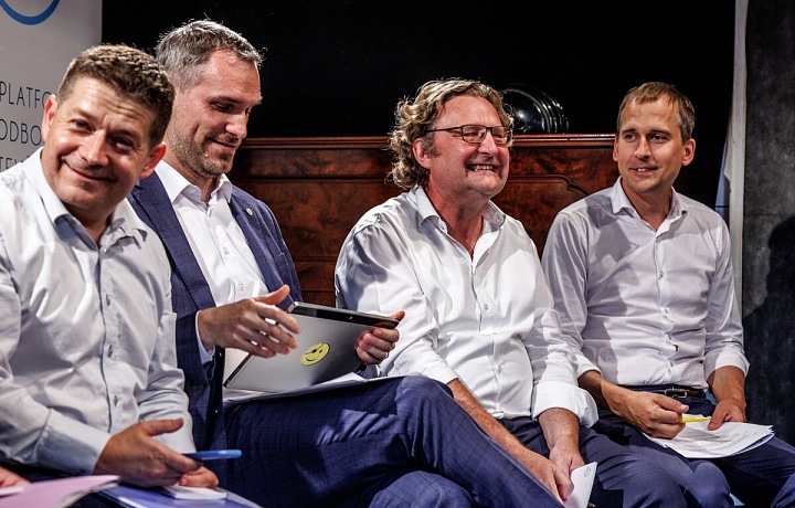 Kadndiáti na primátora. Patrik Nacher, Zdeněk Hřib, Petr Hlaváček a Jan Čižinský (zleva) 