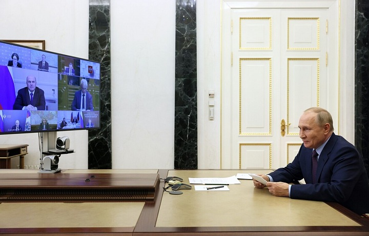 Putin tlačí i na politiky v zahraničí