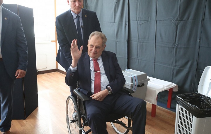 Miloš Zeman poprvé volil v Lánech 
