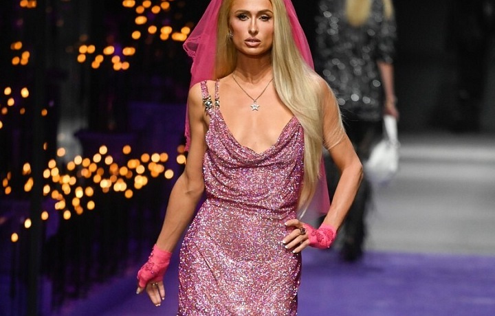 Paris Hilton jako hvězda Versace
