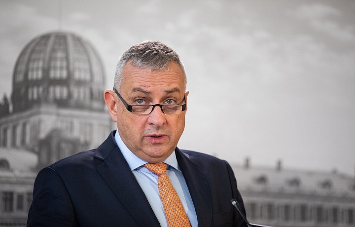 Ministr Síkela chce zastropování cen energií rozšířit i na velké společnosti