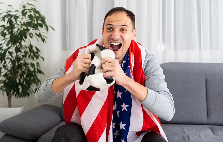 Fanoušci řady týmů sledují zápasy spíše u televizních obrazovek